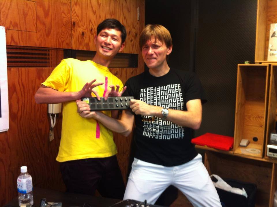 On October 28th I was invited to appear and perform at Japanese Web TV show …
