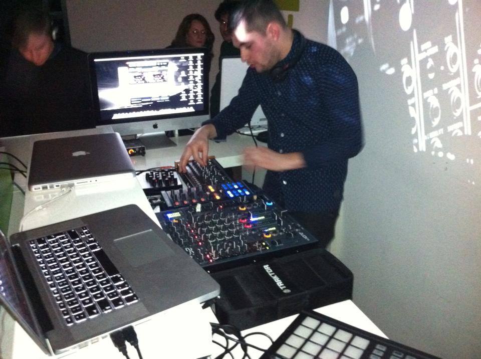 Meanwhile at the Beatport Studio in Berlin: @Florian Meindl is working the …