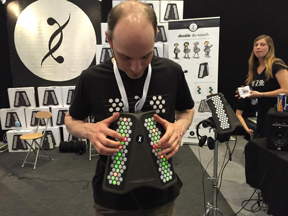 Next generation accordion from France: the Dualo. www.dualo.org
