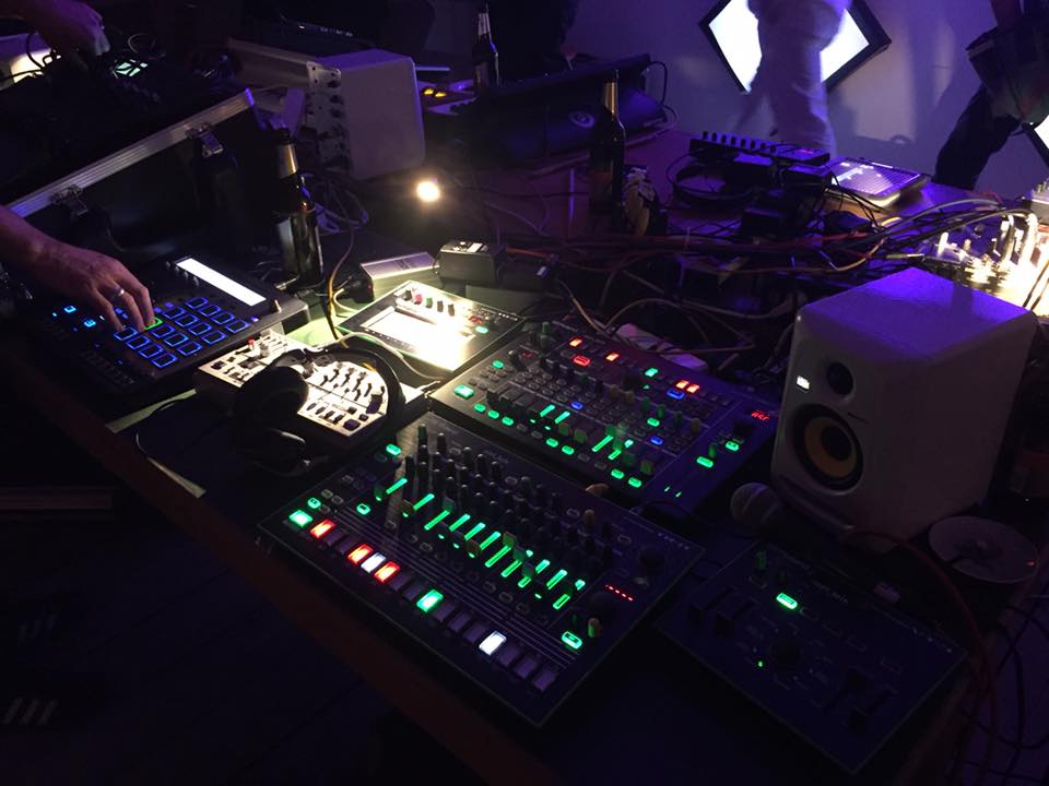 Lots if pictures of yesterday night at the Liquid sky berlin Analog Jam Session …