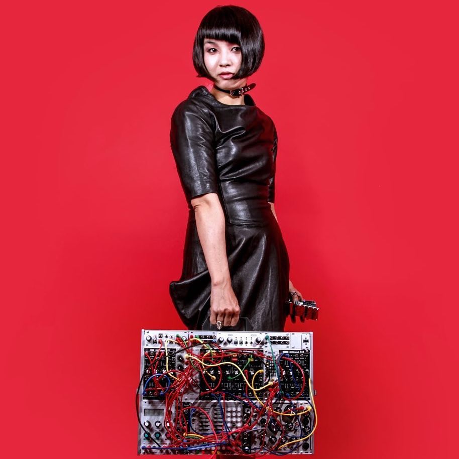 Tonight! @galcid_insta tweaks her modular system live at #lsb02 check!!!