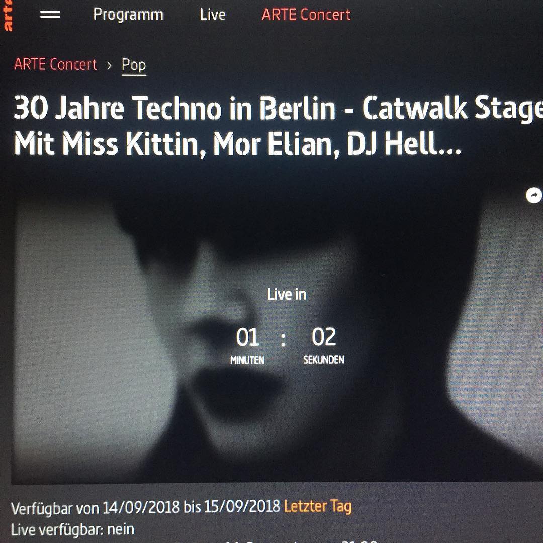 Catwalk Stage livestream starting in 5..4…3…2…1….. see you there in 2 …