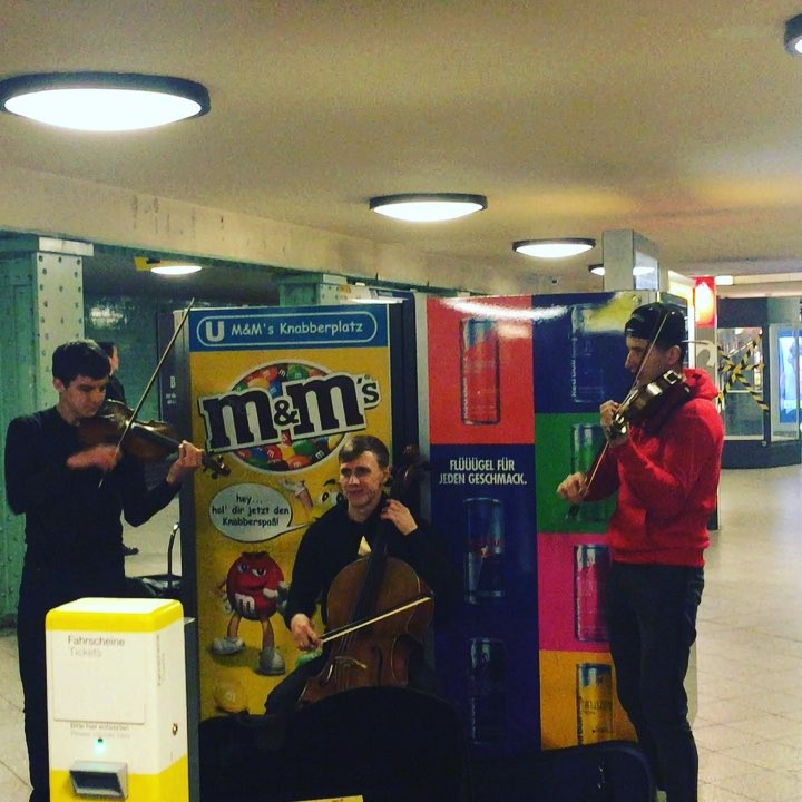 Waiting for the subway 🚊 in the Big B is fun with the #mpst Modern Pop String …