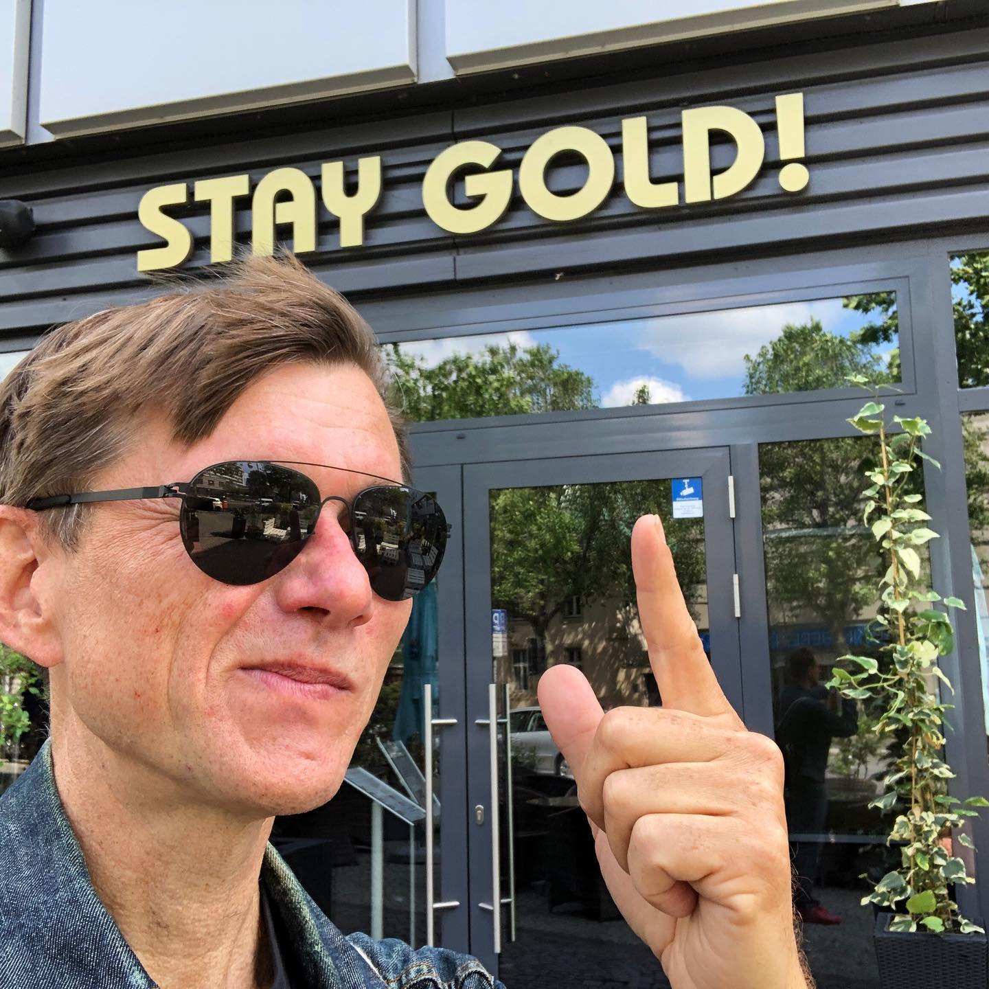 I #staygold tonight at #houseofgin playing #housemusic from 8pm til midnight.