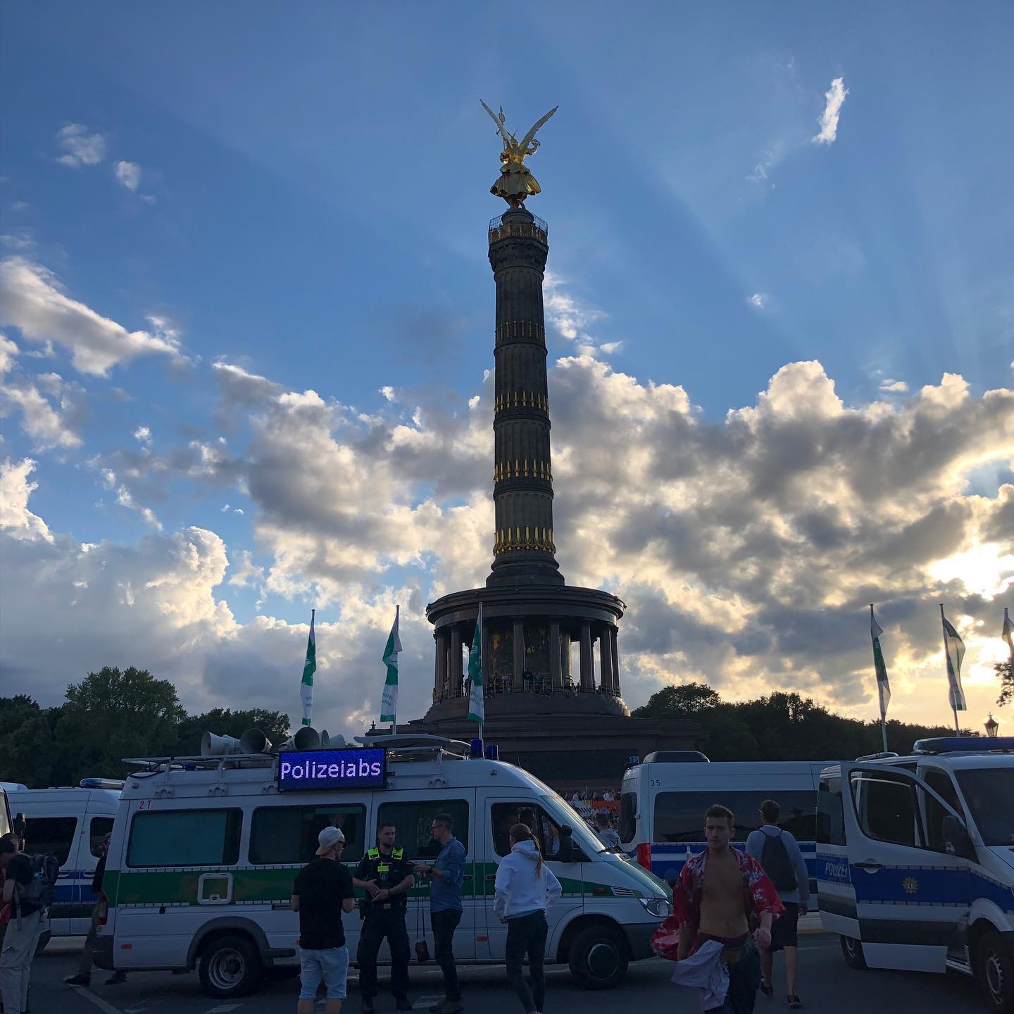 Final destination Siegessäule was blocked by police. It all ended one hour to …