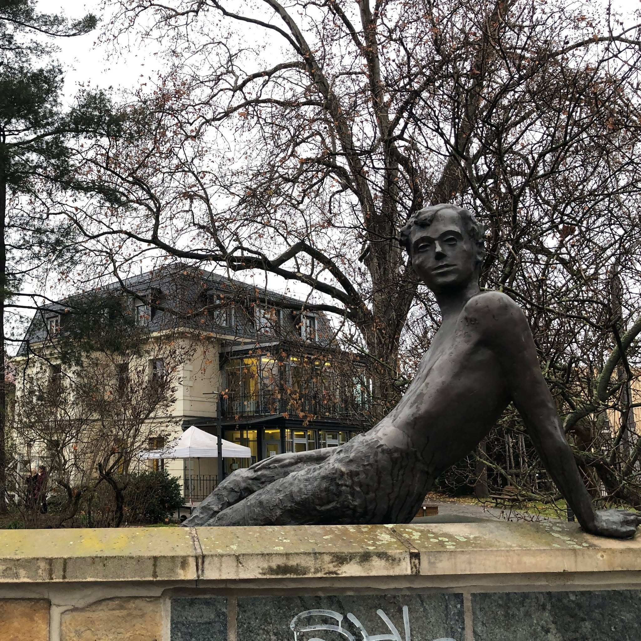 Am Morgen nach dem Gig noch ein Besuch im Erich Kästner Museum in Dresden. Sein …