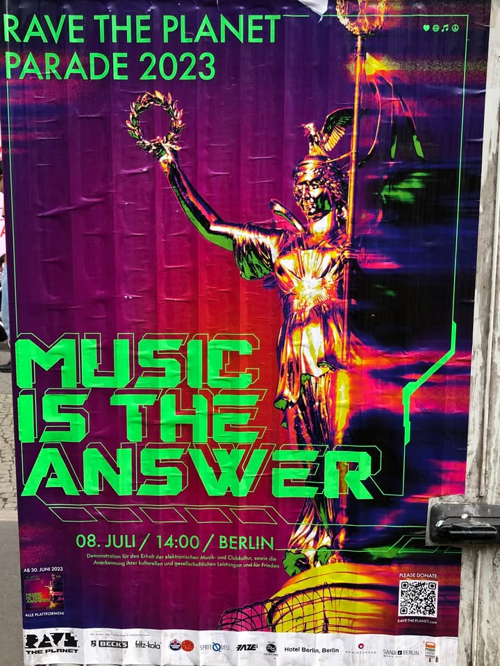Plakate hängen, Vorfreude steigt. 8.Juli 2023, Rave The Planet