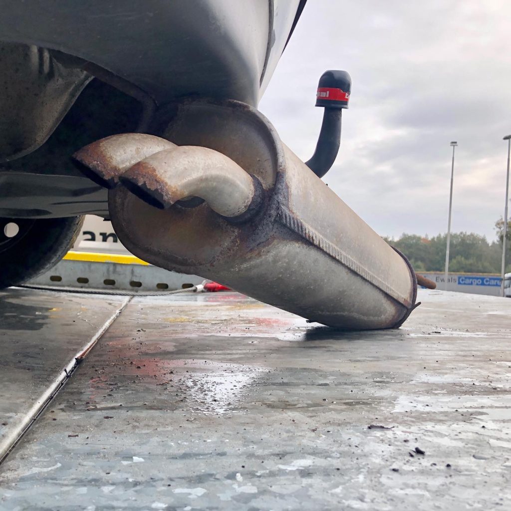 My exhaust dropped off on my way back home from ADE. Heel hartelijk bedankt bij …