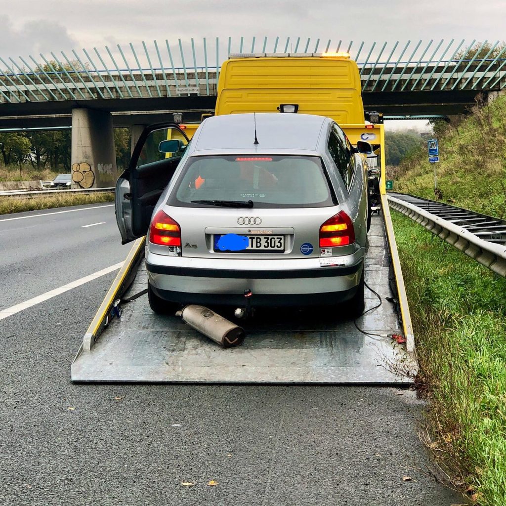 My exhaust dropped off on my way back home from ADE. Heel hartelijk bedankt bij …