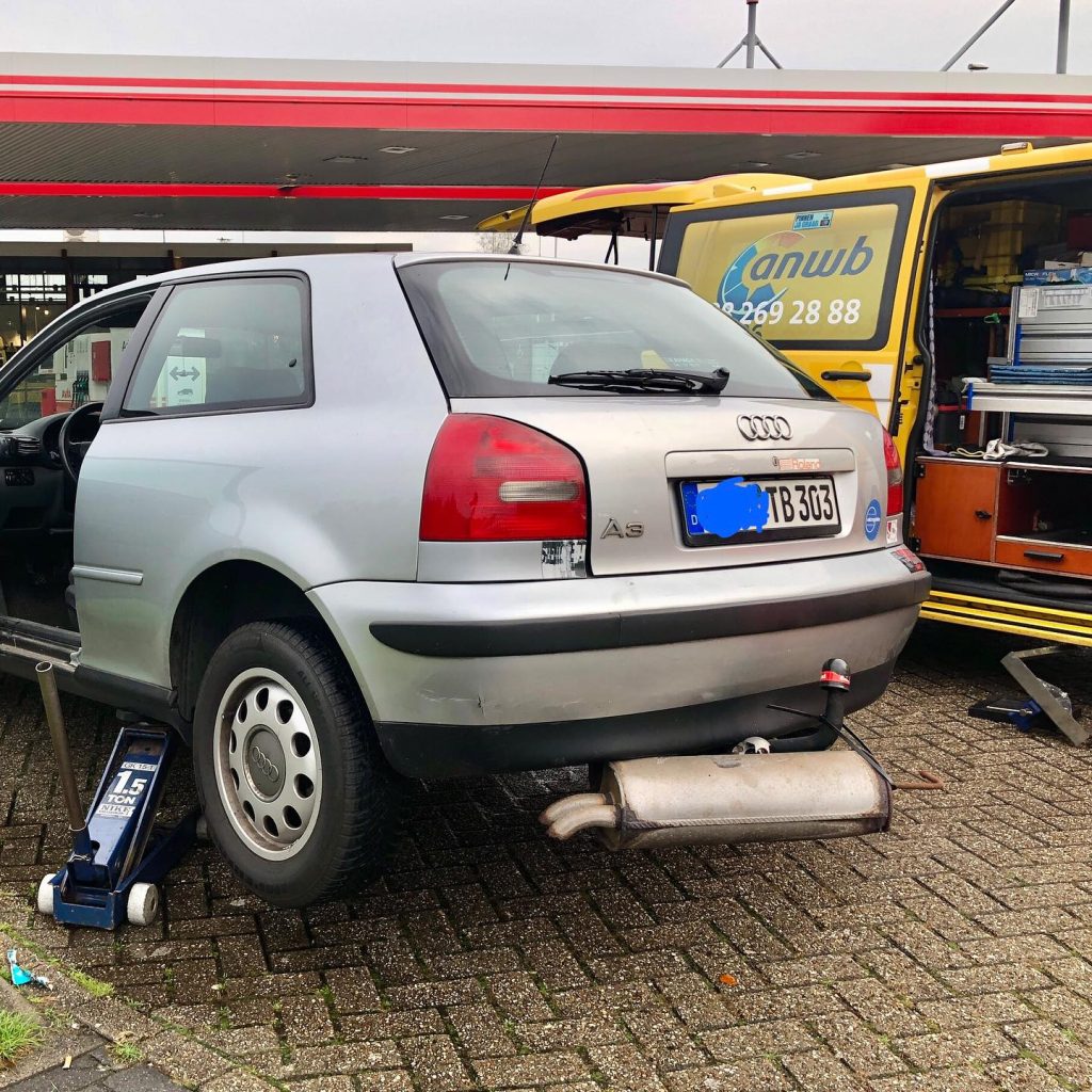 My exhaust dropped off on my way back home from ADE. Heel hartelijk bedankt bij …