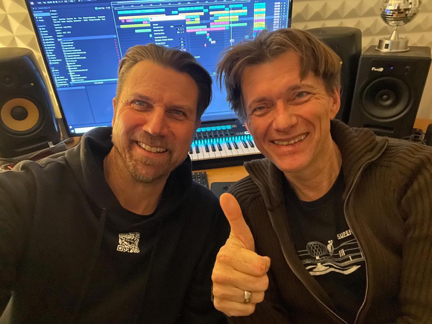 Studiosession with @tomwaxofficial , 1st day, 1st track, done ✅, next one!
