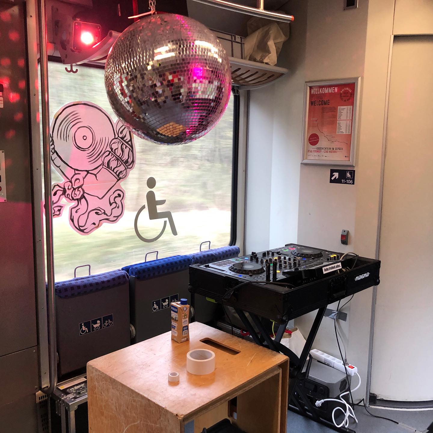 How to turn a @dbpersonenverkehr train into a mobile club: battery-powered …