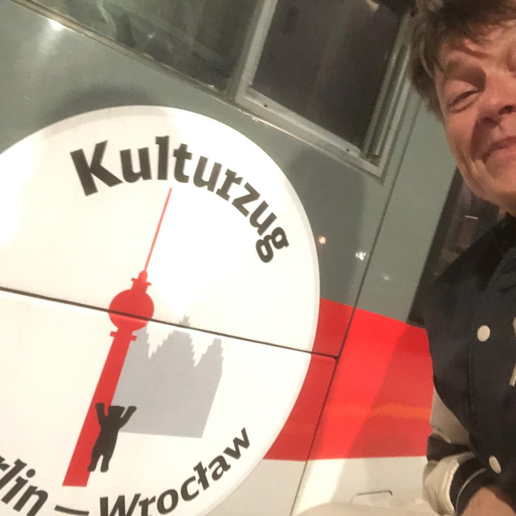 How to turn a @dbpersonenverkehr train into a mobile club: battery-powered …