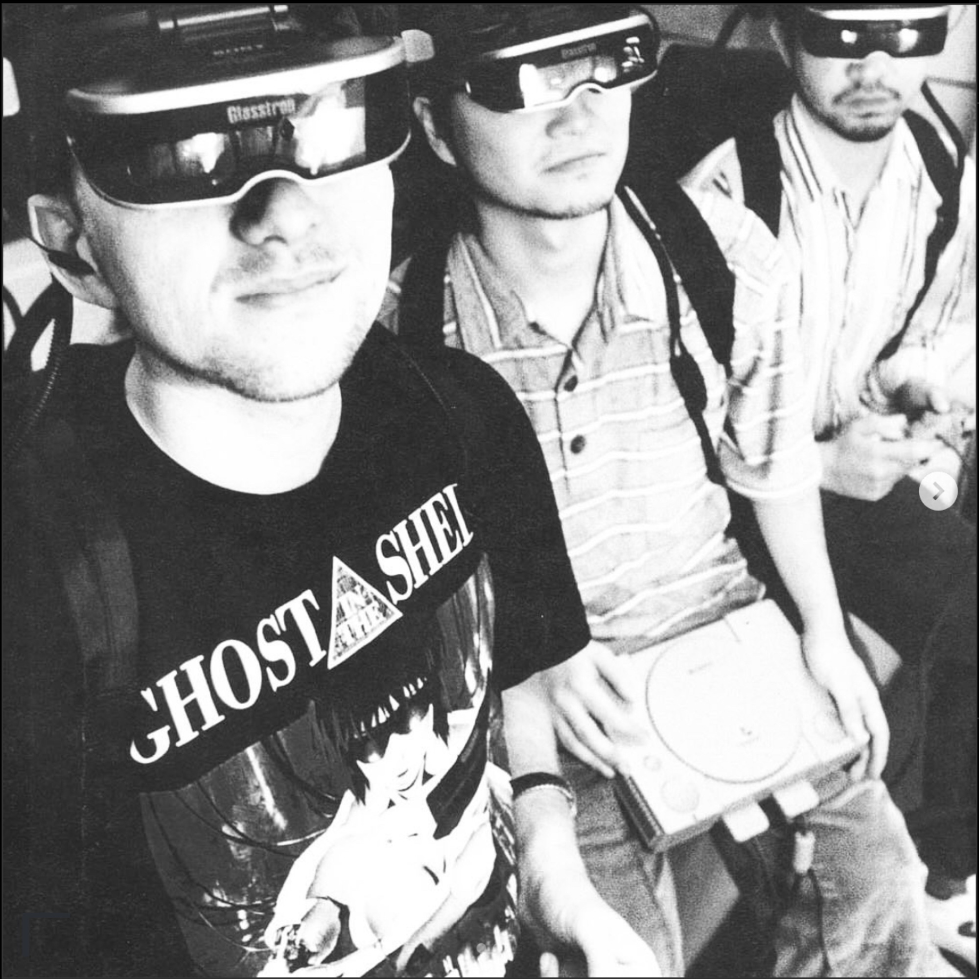 VR back in 1996: playing Depth on @playstation OG with @sony Glasstron …