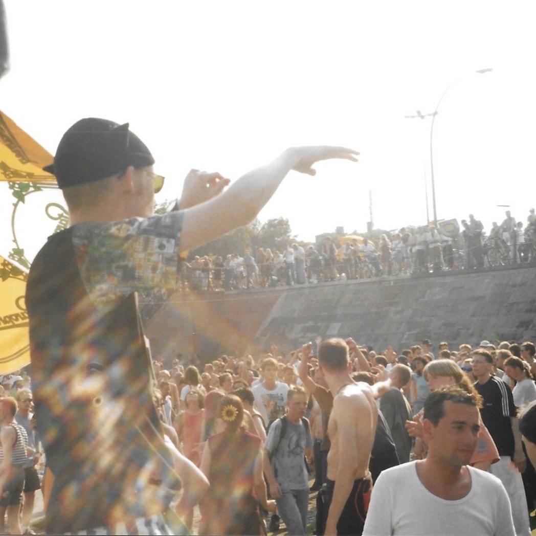 30 years ago at the 1995 Love Parade, local radio station Kiss FM organized the …