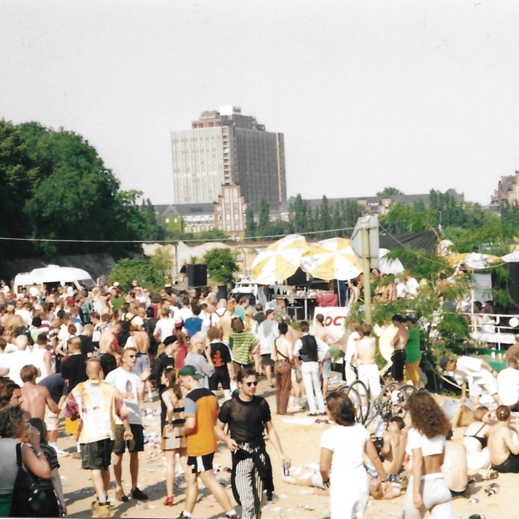 30 years ago at the 1995 Love Parade, local radio station Kiss FM organized the …