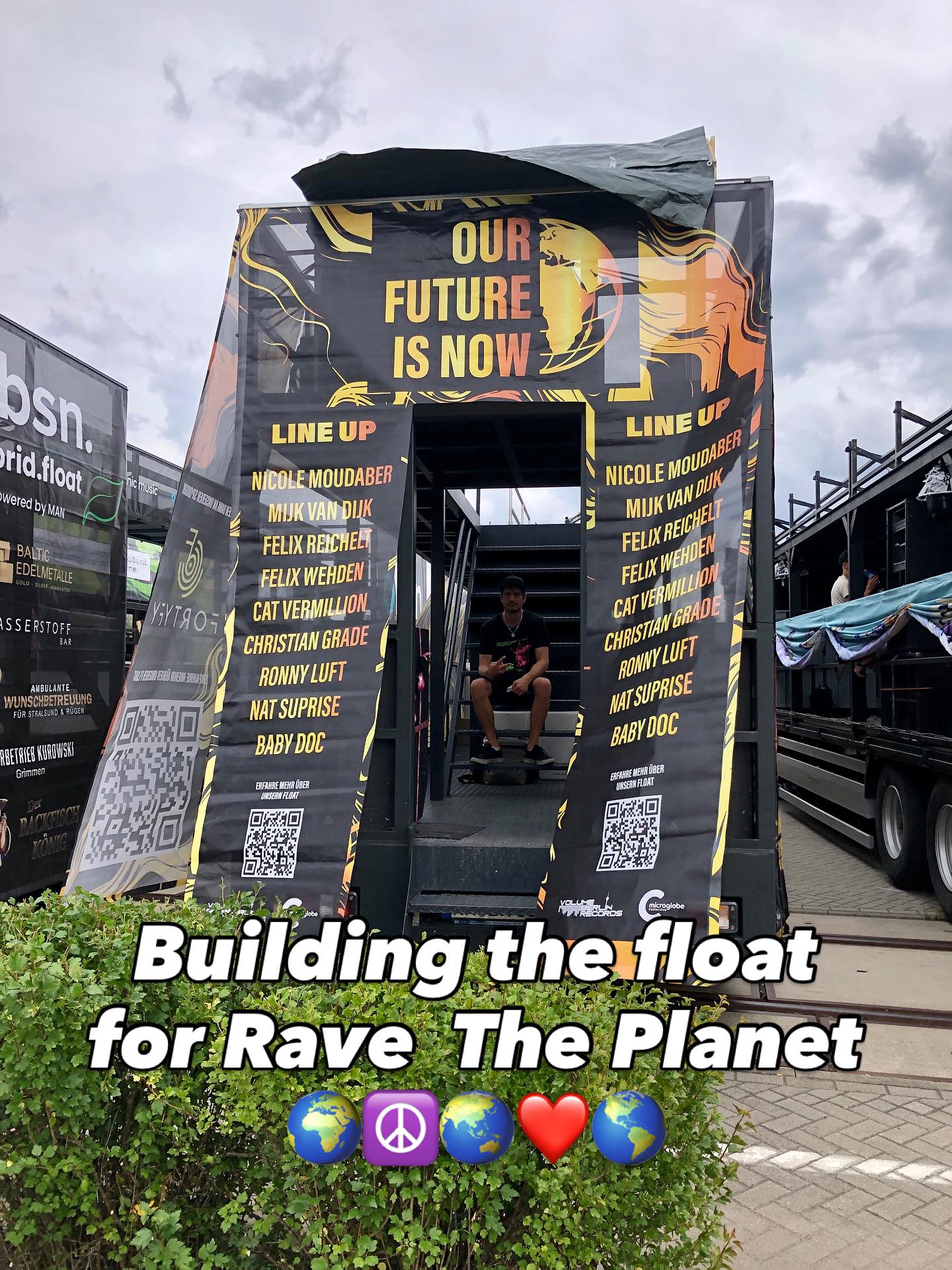 Building the float for @ravetheplanet 🌍☮️🌏❤️🌎 #mijkvandijk #mvdbln #mvdjpn …
