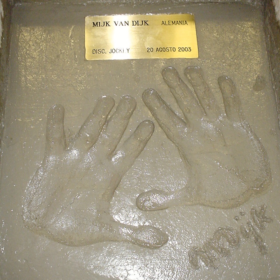 #ThrowbackThursday August 20, 2003 I’ve had the honour to press my hand prints …