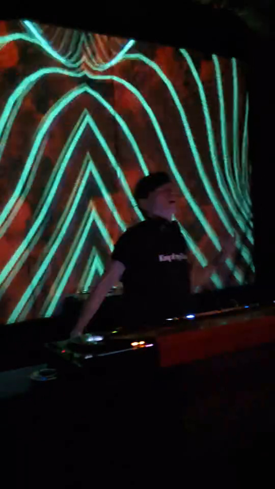 Happy New Year! Brandnew Track check this morning at @der_weisse_hase_berlin …